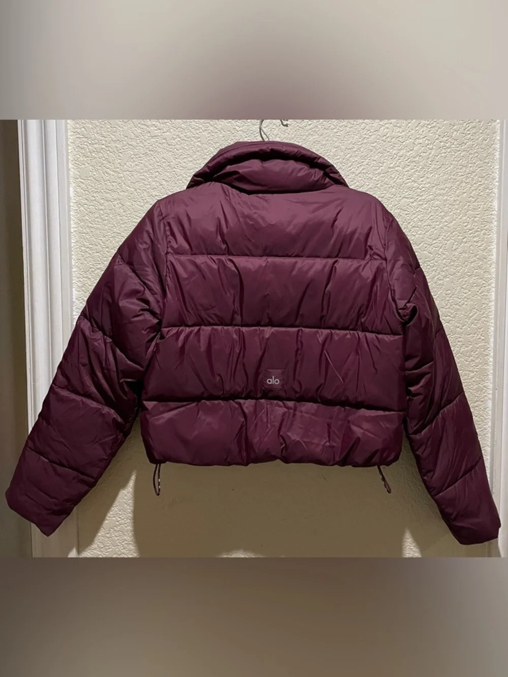 ALO Yoga NWT Gold Rush Puffer Jacket Burgundy with Zipper pockets Size S